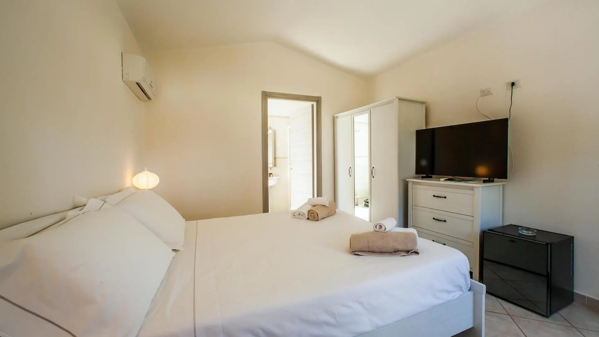 Hotel New Barcavela Santa Margherita di Pula 4*,  Italië