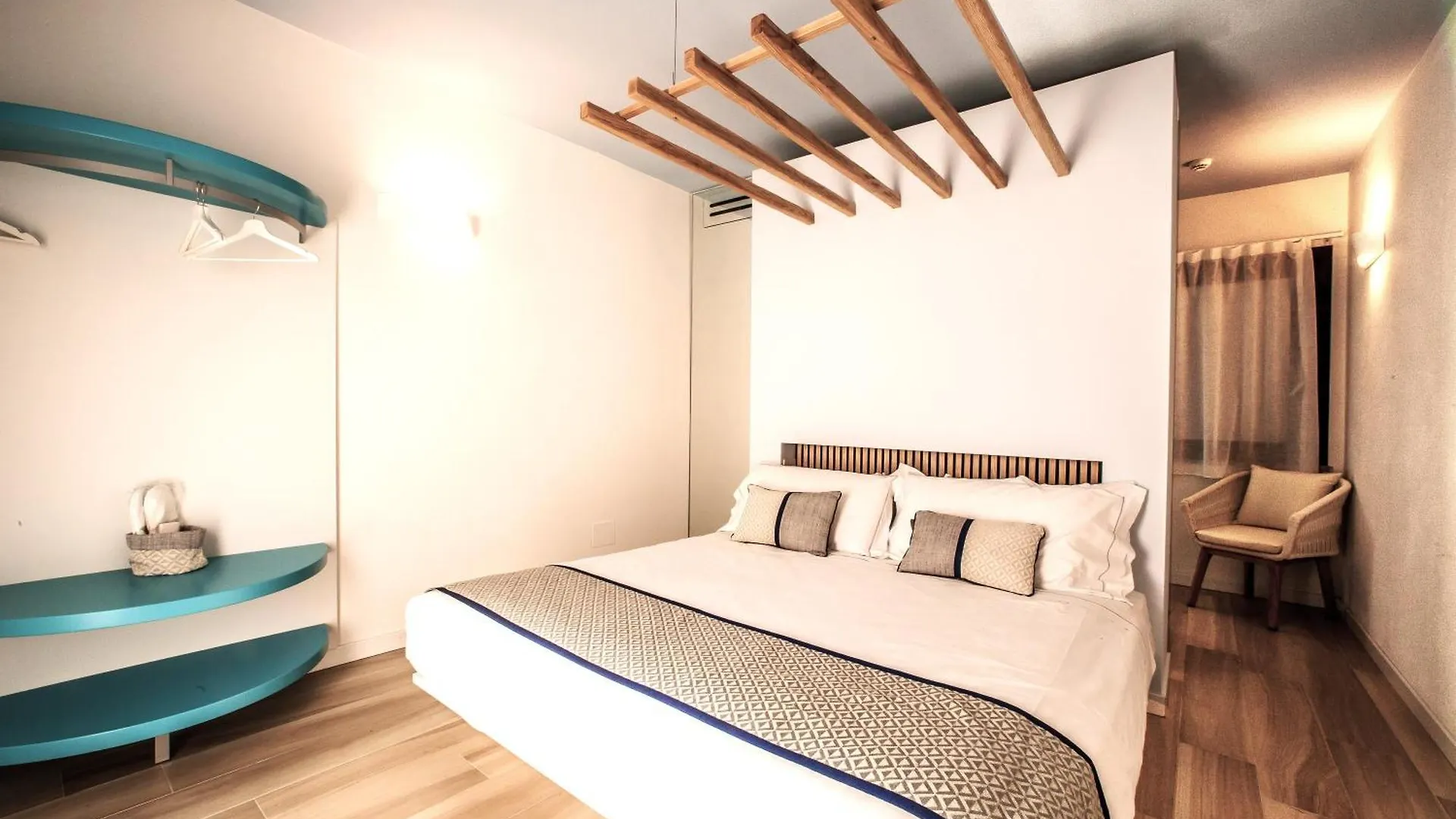 Hotel New Barcavela Santa Margherita di Pula 4*,